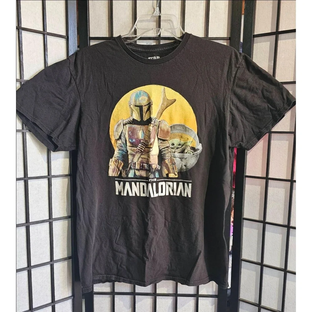 STAR WARS Mandalorian T-shirt Mens L Faded Black Grogu Mando Collectible‎